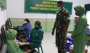 Ibu Persit Mendonorkan Darahnya Kepada yang Membutuhkan, Rabu (23/03/2022), (V24/Madli)