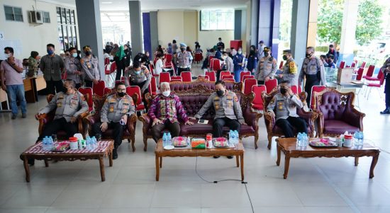 Kapolda dan Kapolri Menghadiri Vaksinasi Massal, Kamis (24/03/22), (V24/AL)