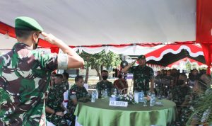 Sesama Angkatan TNI Saling Hormat, Kamis (24/03/22), (V24/Dedi)