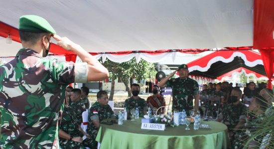 Sesama Angkatan TNI Saling Hormat, Kamis (24/03/22), (V24/Dedi)