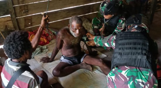 Satgas Yonif 126/KC Perbatasan Memiliki Bakat Layaknya Seorang Dokter, Kamis (24/03/2022), (V24/AL)