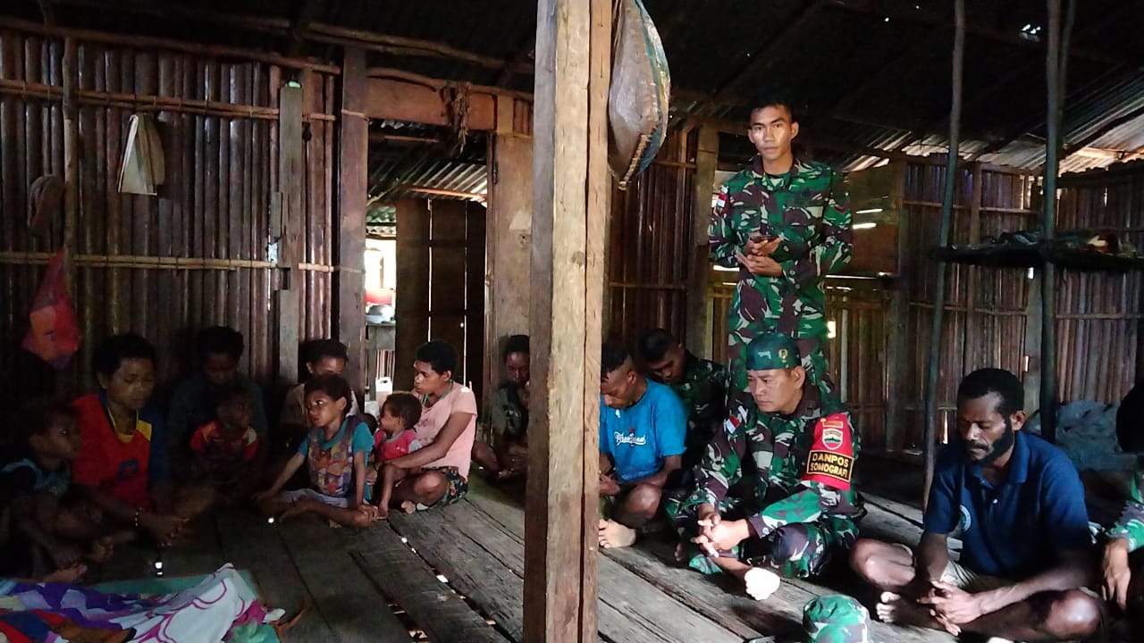 Satgas Menghadiri rumah duka Almarhumah Desi Sam, Jumat (25/03/2022), (V24/AL)