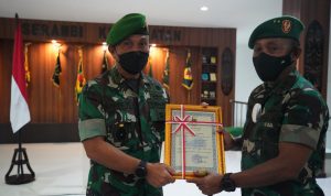 Bingkisan Dapat Berupa Penghargaan, Jumat (25/03/2022), (V24/AL)