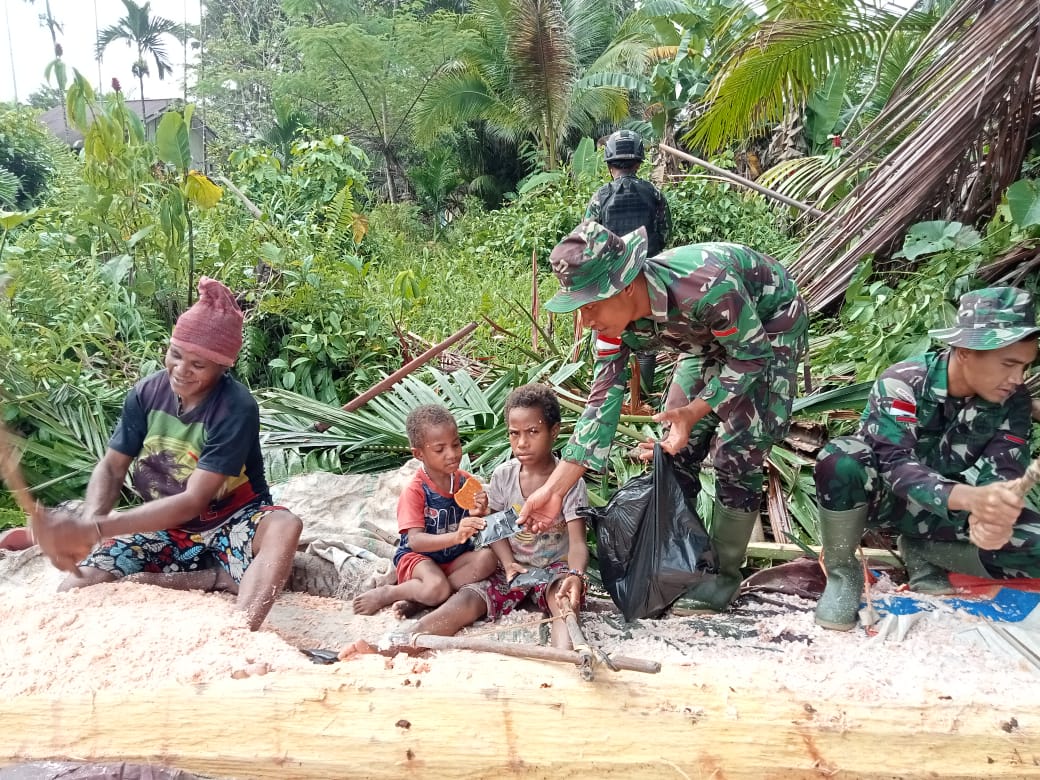 Sagu Menjadi Bahan Pokok Makanan Khas Papua, Sabtu (26/03/2022), (V24/AL)