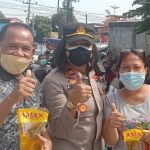 Polsek Juga Berikan Minyak Goreng Aman, Kini Imunitas Warga Medan Aman, Sabtu (26/03/2022), (V24/Jacky)