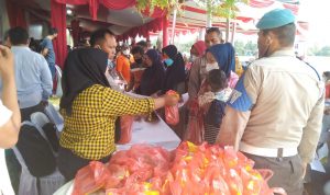 Polersta Menyiapkan Sembako Bagi Warga yang Sudah Vaksinasi, Minggu (127/03/2022), (V24/AL)