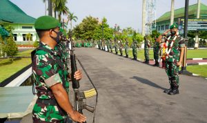 TNI Siapkan Senjata Api Untuk Berjaga-jaga, Minggu (27/03/2022), (V24/Romeo)