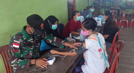 Satgas Laksanakan Vaksinasi di Dalam Ruangan, Minggu (27/03/2022), (V24/AL)