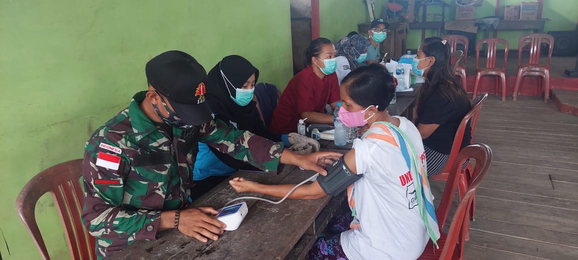 Satgas Laksanakan Vaksinasi di Dalam Ruangan, Minggu (27/03/2022), (V24/AL)