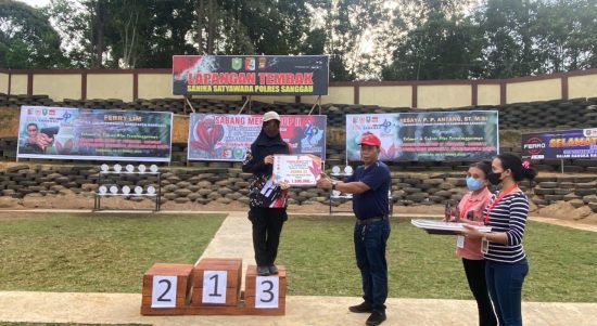 Briptu Juwairiyah Dwiningsih Mendapatkan Juara Tiga dan Membawa Pulang 1,5 Juta Uang, Senin (28/03/2022), (V24/AL)