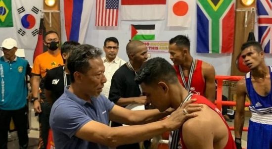 Ngeri! Petinju Kodam IX/Udayana bernama Prada Antonius Manto Obisuru meraih Juara 1, Minggu (27/03/2022), (V24/AL)