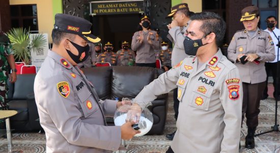 Ingat! yang Dapat Hadiah Bukan Masyarakat, Polres Melakukan Undian, Senin (27/03/2022), (V24/AL)