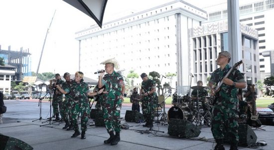 Bermain Musik Bisa Memberikan Keuntungan yang Positif, Johan Untung Juga Sebagai Juri, Senin (28/03/2022), (V24/AL)