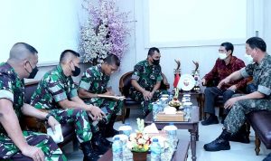 TNI dan Polri Berombongan Berkunjung ke Kantor Bupati, Selasa (29/03/2022), (V24/AL)