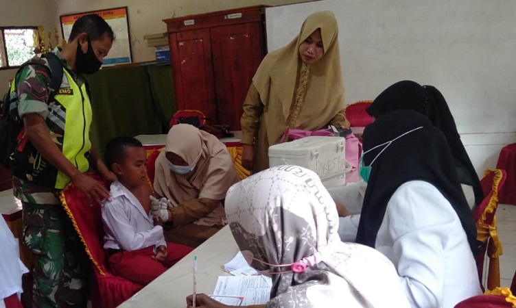 TNI Memantau Aktivitas Vaksinasi, Selasa (29/03/2022), (V24/AL)