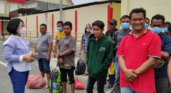 Pemuda Migran di Pulangkan Ke Daerahnya Masing-masing, Walaupun Tidak Merasa Sedih, Kamis (31/03/2022), (V24/M.anwar)