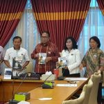 DPRD Sumut Memberi Pendapatnya Terhadap Buku Jokowi, Kamis (31/03/22), (V24/VINA) DPRD Sumut Memberi Pendapatnya Terhadap Buku Jokowi, Kamis (31/03/22), (V24/VINA)