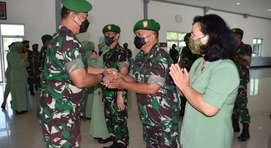 Pimpnan TNI Memberikan Salam, Jumat (01/04/2022), (V24/AL)