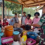 Wah! Satgas Juga Pandai Memasak ya bu, Jumat (01/04/2022), (V24/AL) Wah! Satgas Juga Pandai Memasak ya bu, Jumat (01/04/2022), (V24/AL)