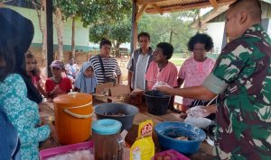 Wah! Satgas Juga Pandai Memasak ya bu, Jumat (01/04/2022), (V24/AL)