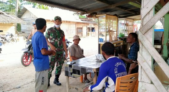 Babinsa Melakukan Komsos Terkait Maling Ternak, Jumat (01/04/2022), (V24/AL)