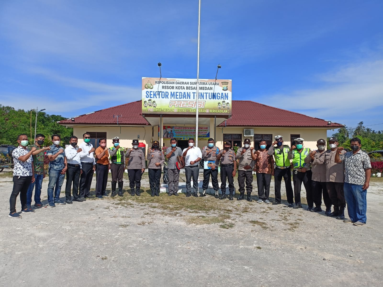 Acara Perpisahan Berlangsung,Terima Kasih pak Atas Jasa Berhargamu, Jumat (01/04/2022), (V24/M.anwar)