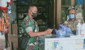 Babinsa Mengunjungi Kios Pak Joko , Jumat (01/04/2022), (V24/Rudi)