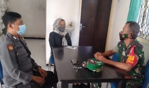 Korawil Berbicara Dengan Warga, Sabtu (02/04/2022), (V24/Madli)