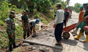 Babinsa Memang Kuat Sangat, Senin (04/04/2022), (V24/Rudi)