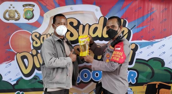 Buruan! Bagi yang Vaksin Dapat Minyak Goreng Lo..., Senin (04/04/2022), (V24/AL)