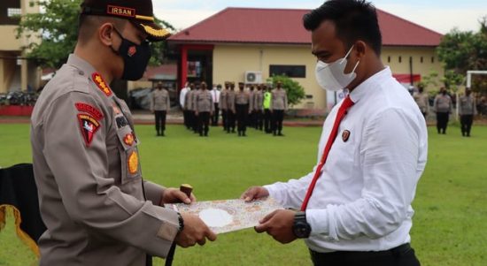 Mantap! Seratus Personel Mendapat Sebuah Penghargaan, Senin (04/04/2022), (V24/AL)