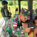 Satgas Memberi Pengobatan Untuk Anak Bayi, Senin (04/04/2022), (V24/AL)
