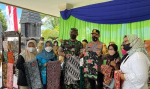 Bazar Kain di Bulan Ramadhan, Selasa (05/04/2022), (V24/Madli)