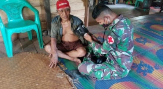 Satgas Melakukan Uji Tenakanan Darah, Rabu (06/04/2022), (V24/AL)