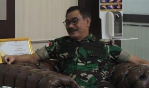 Pangdam XII/Tpr berbincang dengan Direktur Umum Pusat Kesehatan Angkatan, Rabu (06/04/2022), (V24/Dedi)