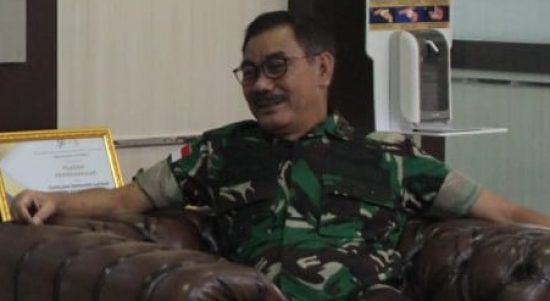 Pangdam XII/Tpr berbincang dengan Direktur Umum Pusat Kesehatan Angkatan, Rabu (06/04/2022), (V24/Dedi)