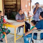 Babinsa Mengobrol Dengan Warga Setempat, Rabu (06/04/2022), (V24/AL)
