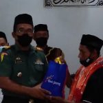 Kapten Cpm Sayana Memberikan Bingkisan dan Shalat Tarawih, Rabu (06/04/2022), (V24/Amir)