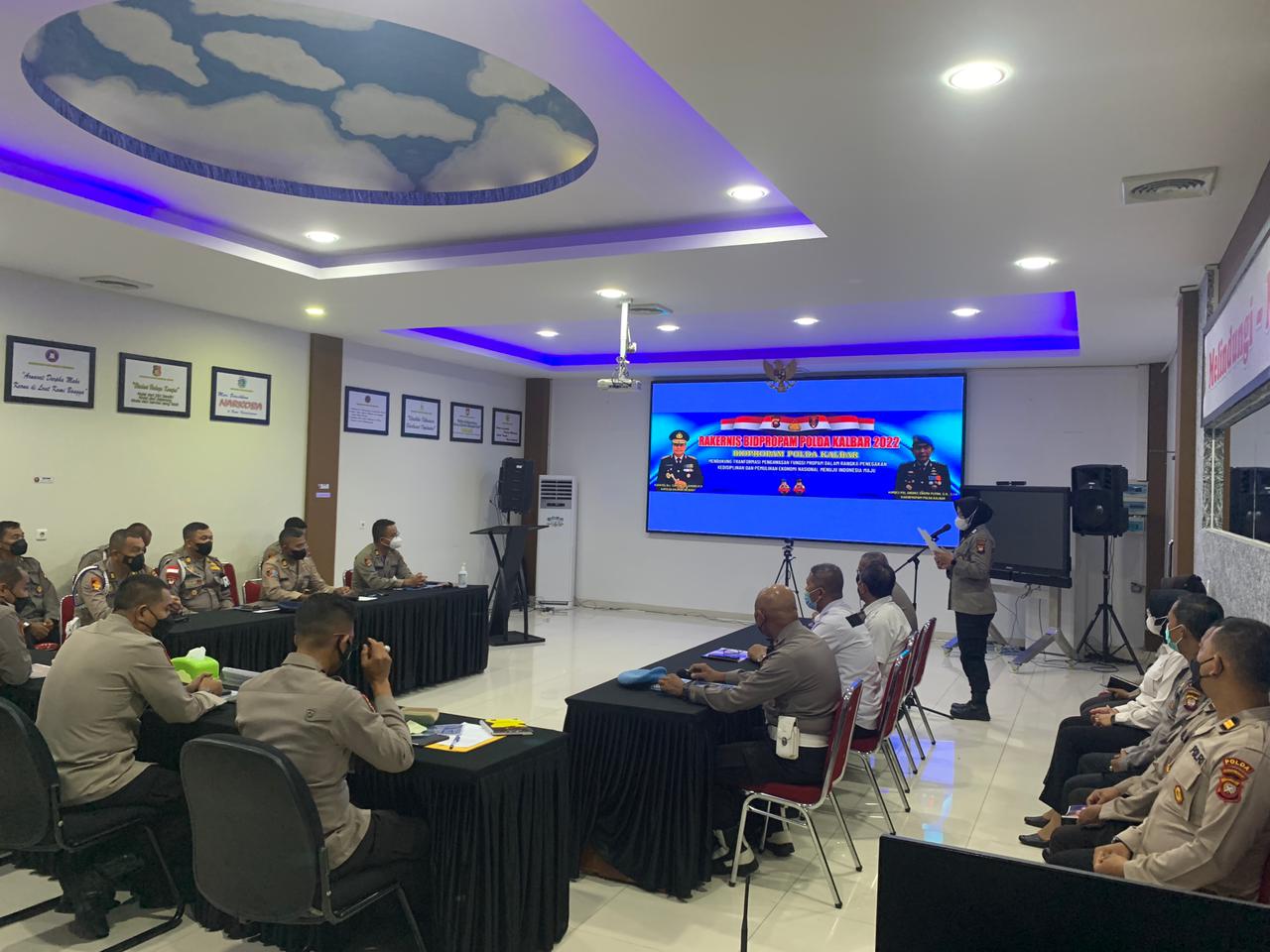 Rapat Berjalan Lancar di Dalam Ruangan, Kamis (06/04/22), (V24/AL)