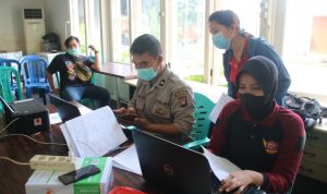 Panitia Melakukan Pendataan Perserta Vaksinasi, Kamis (07/04/2022), (V24/AL)