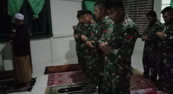 Satgas Melaksanakan Ibadah di Bulan Ramadhan, Kamis (07/04/2022), (V24/AL)
