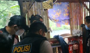 Kampung Narkoba Di Grebek Oleh Polsek, Jumat (08/04/2022), (Foto: V24/M.anwar)