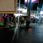 Petugas Melakukan Razia Malam, Jumat (08/04/2022), (Foto: V24/Rudi)