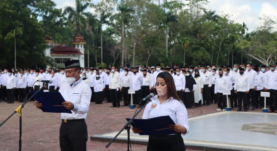 Upacara Dalam Gelaran Deklarasi Damai Seluruh Calon Kepala Desa, Jumat (08/04/2022), (Foto: V24/AL)