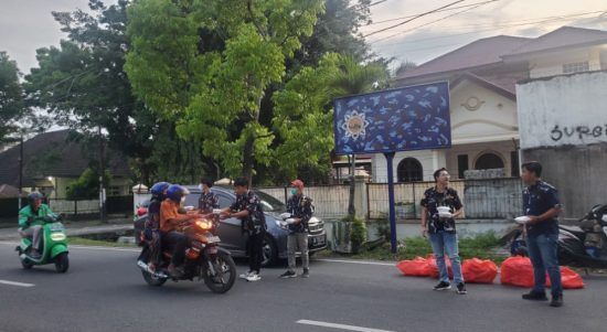 Universitas Methodist Medan Membagikan Bukaan Gratis, Sabtu (09/04/2022), (Foto: V24/Jacky)