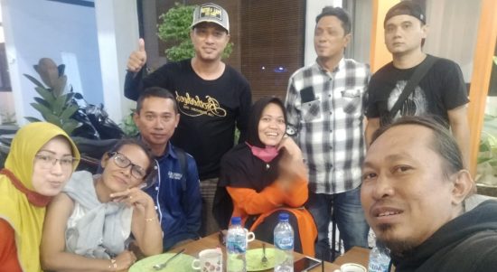 Ikatan Alumni Patriot Sedang Berkumpul dan Selfie, Minggu (10/04/2022), (Foto: V24/AL)
