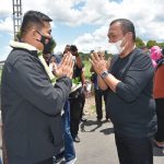 Danrem 023/Ks Baru Bersama Istri di Bandara Pinangsori
