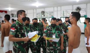 Calon TNI Diuji Kesehatannya, Senin (11/04/2022), (Foto: V24/AL)