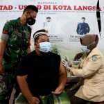 Sebanyak Ratusan Vaksin Diberikan Kepada Warga di Masjid Babul Rahmah, Senin (11/04/2022), (Foto: V24/AL)