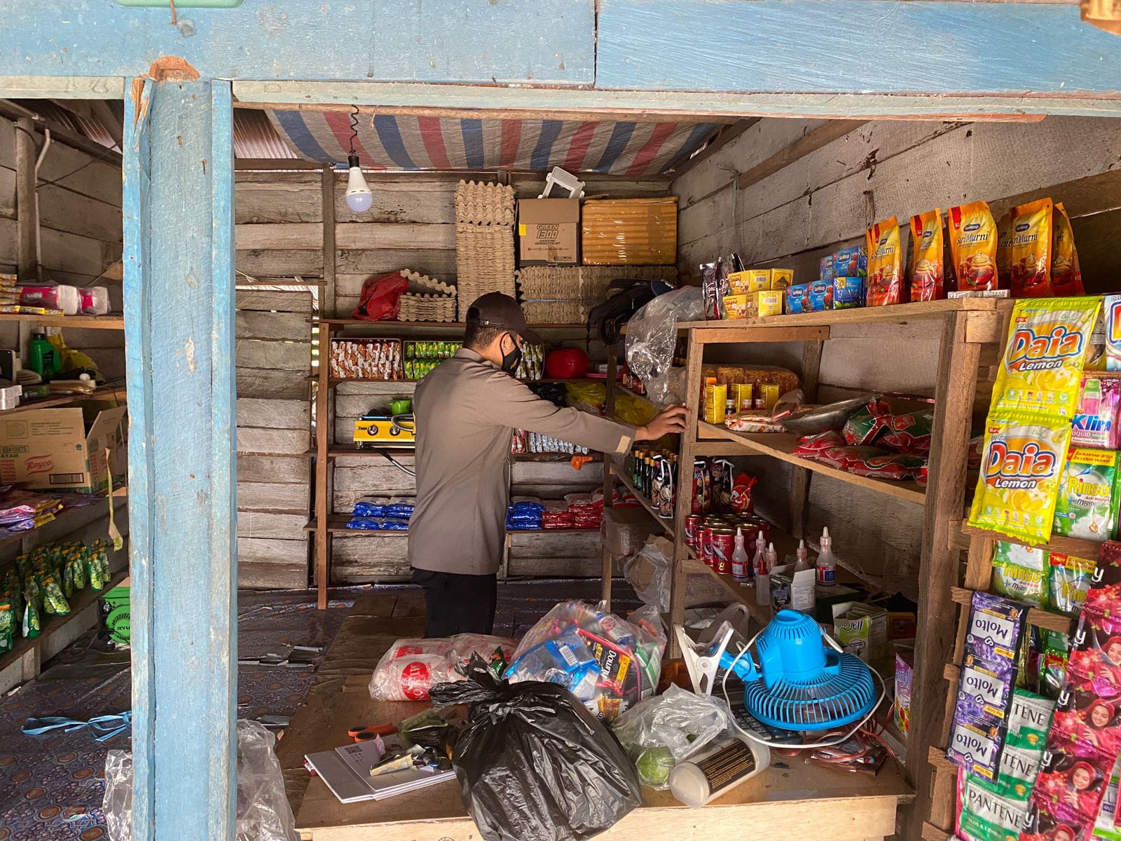 Minyak Goreng Memang Dicari Warga Dimana-mana, Selasa (12/04/2022), (Foto: V24/AL)